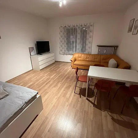 Zentral Gelegene In Fuer Bis Zu 5 Personen דירה *