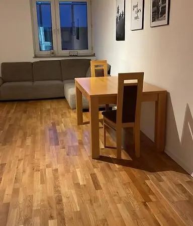 Zentral Gelegene In Fuer Bis Zu 5 Personen דירה