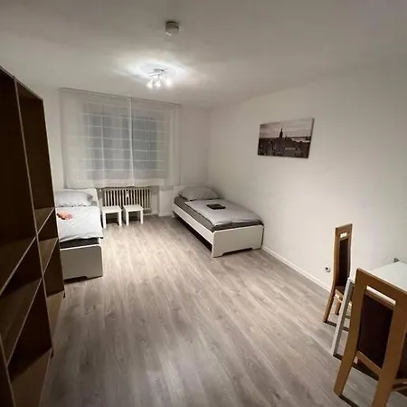 Zentral Gelegene In Fuer Bis Zu 5 Personen * גלזנקירכן