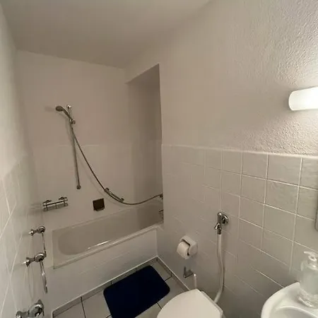 Zentral Gelegene In Fuer Bis Zu 5 Personen * גלזנקירכן